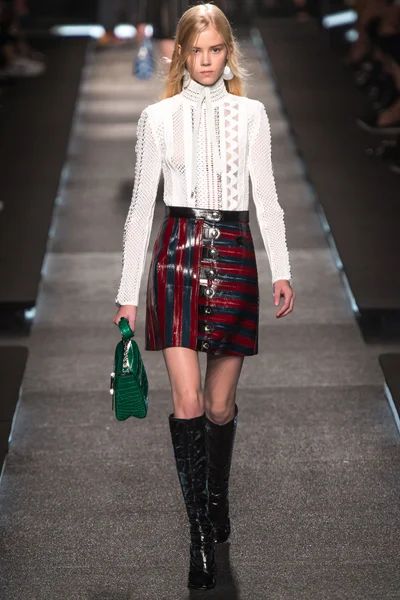 Look 3